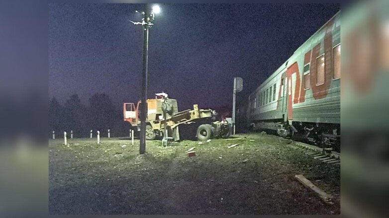 Поезд с пассажирами столкнулся с грузовым автомобилем в Пензенской области