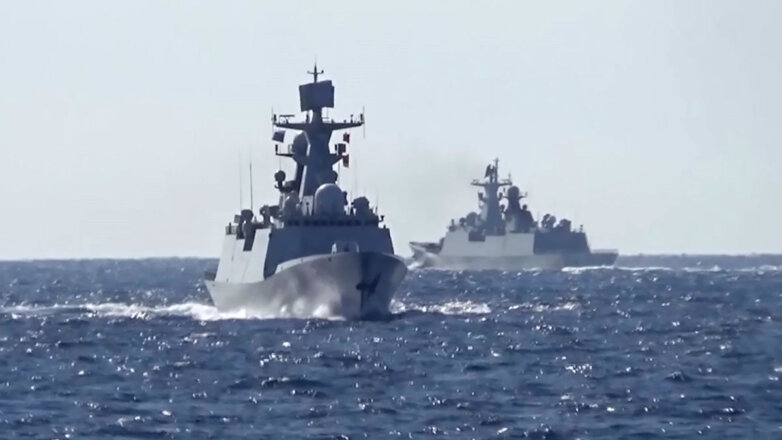 Боевые корабли России и Китая впервые провели совместное патрулирование