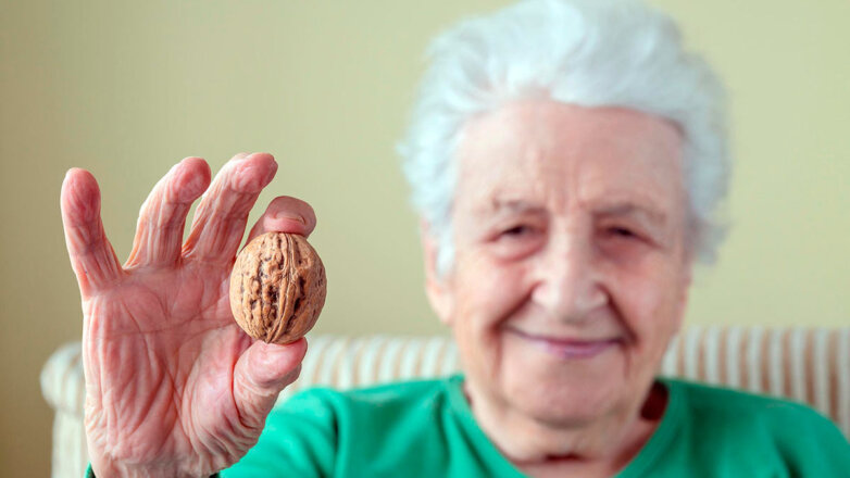Секрет долголетия: обнаружена польза грецких орехов для пожилых людей