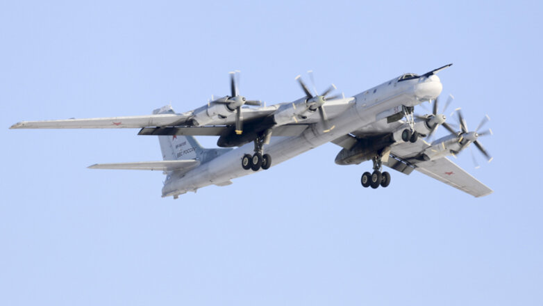 Российские бомбардировщики пролетели над Арктикой