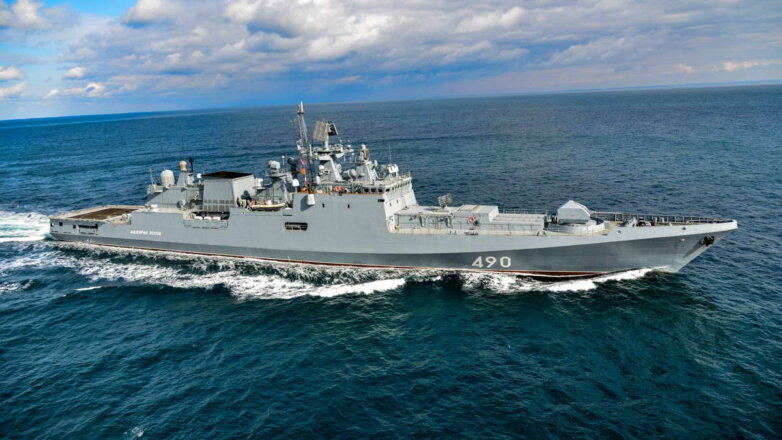 Корабль ВМФ России провел учения в Черном море на фоне захода флота США