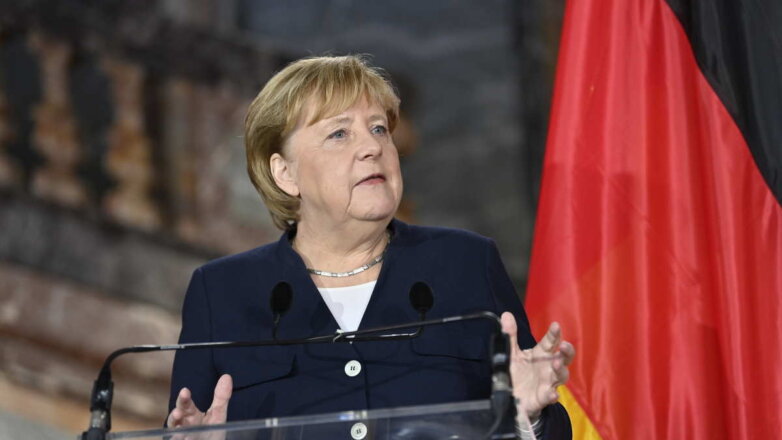 Меркель заявила о необходимости продолжения диалога с Москвой