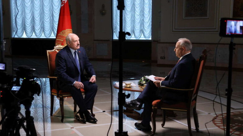 Александр Лукашенко даёт интервью