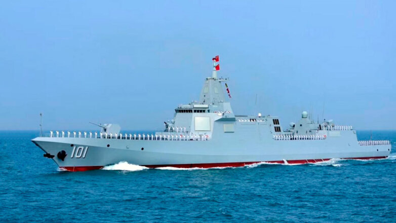 Китай ввел в строй третий за год ракетный крейсер