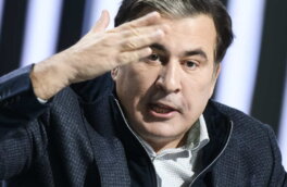 Саакашвили из тюрьмы пообещал "не умереть от проклятий врага"