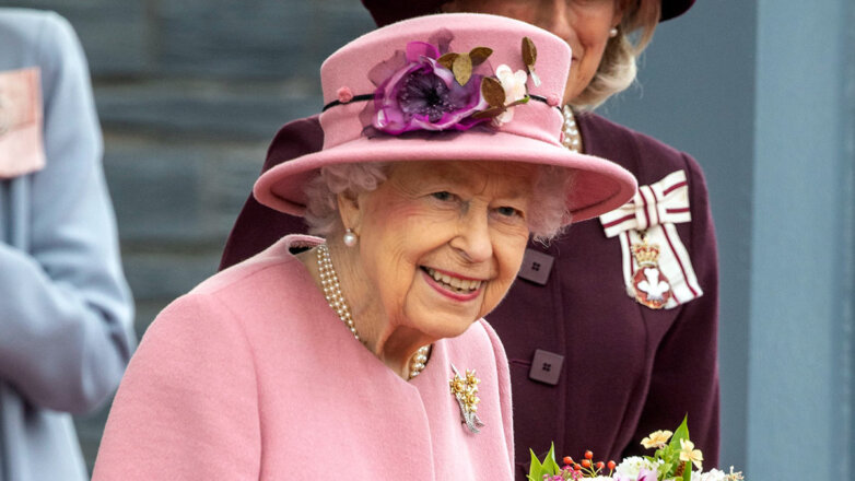 957724 Elizabeth II Елизавета II улыбается