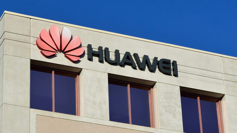 Forbes: Huawei перестал принимать заказы в России