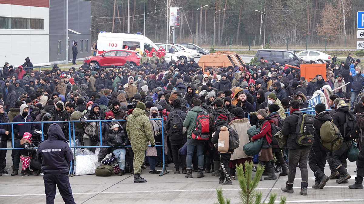 Что происходит на границе беларуси. Польская граница с Белоруссией мигранты. Мигранты в Польше. Кризис на белорусско польской границе. Польско-белорусская граница мигранты.
