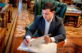 Зеленский ввел санкции против 28 человек, в том числе граждан России