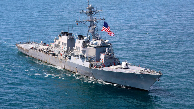 Ракетный эсминец ВМС США начал переход из Черного моря в Средиземное