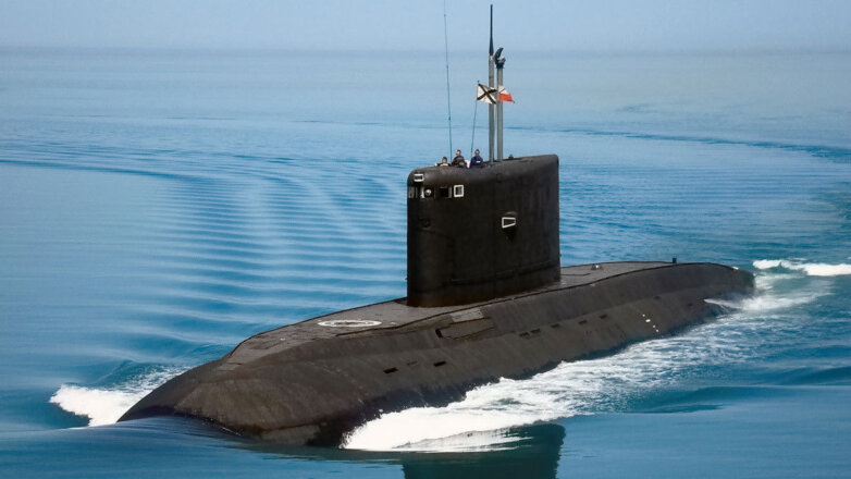 Российские подводные лодки и самолеты провели учения на Черном море