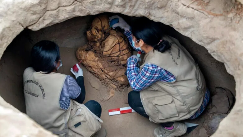 Связанную веревками мумию нашли археологи в Перу
