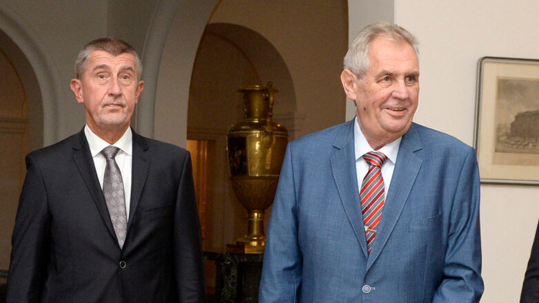 Президент Чехии Земан принял отставку правительства