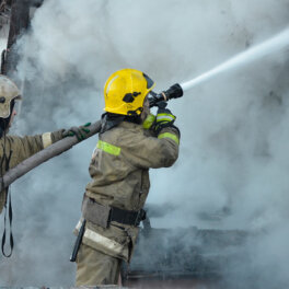 Пожар на складе автопокрышек в Ростовской области локализовали на площади 5000 "квадратов"
