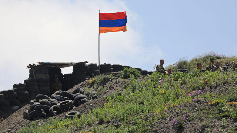Минобороны Армении заявило о боях на границе с Азербайджаном