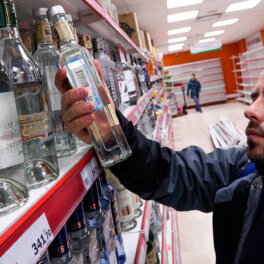 Россияне стали меньше пить: потребление алкоголя упало до минимума с 1999 года