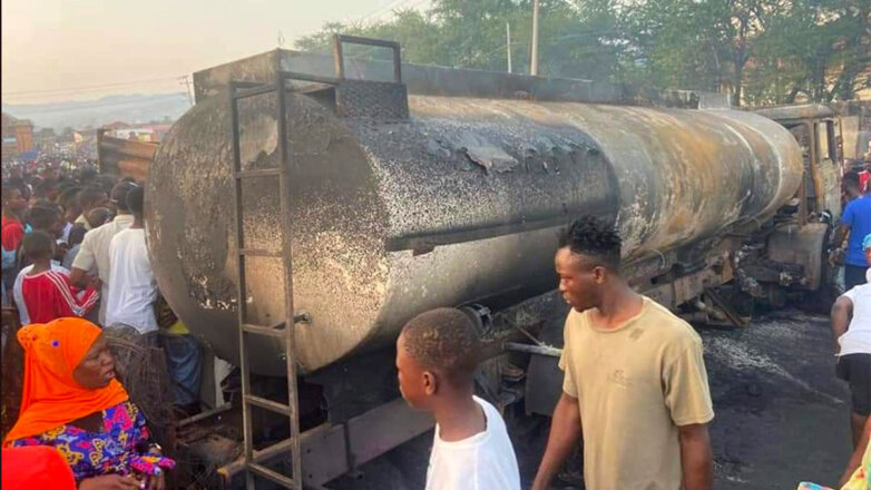 Около 100 человек погибли в столице Сьерра-Леоне после взрыва бензовоза