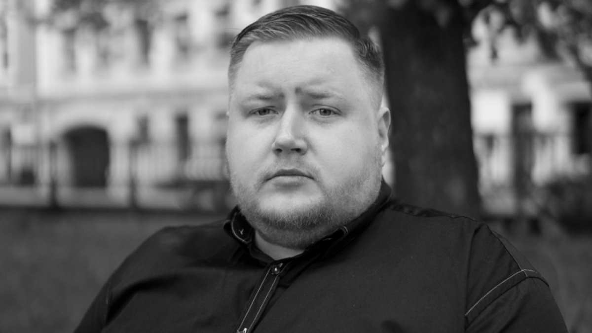Блогер и журналист Егор Просвирин погиб при падении из окна в Москве