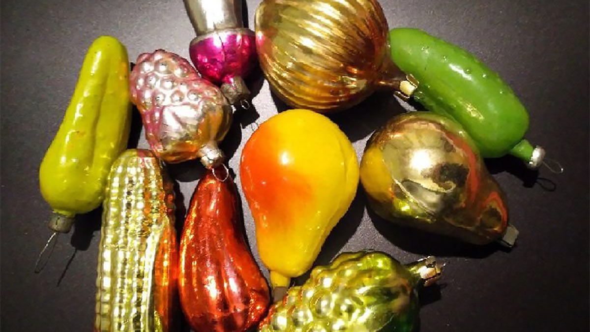 Елочные украшения в виде овощей, фруктов и шишек