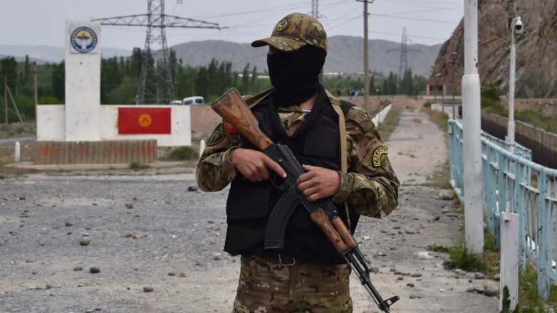 СМИ сообщили о возникновении напряженности на границе Киргизии с Таджикистаном