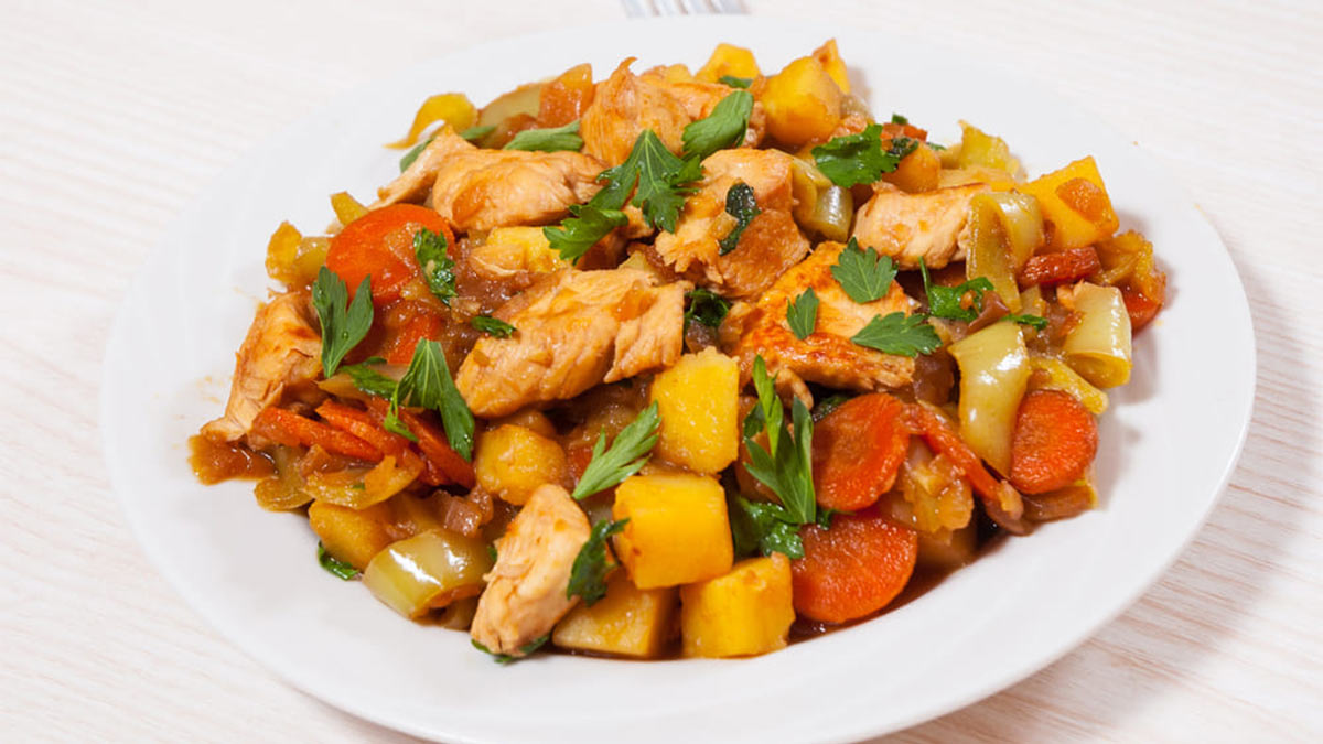 30 минут на кухне: куриное филе с овощами в соевом соусе