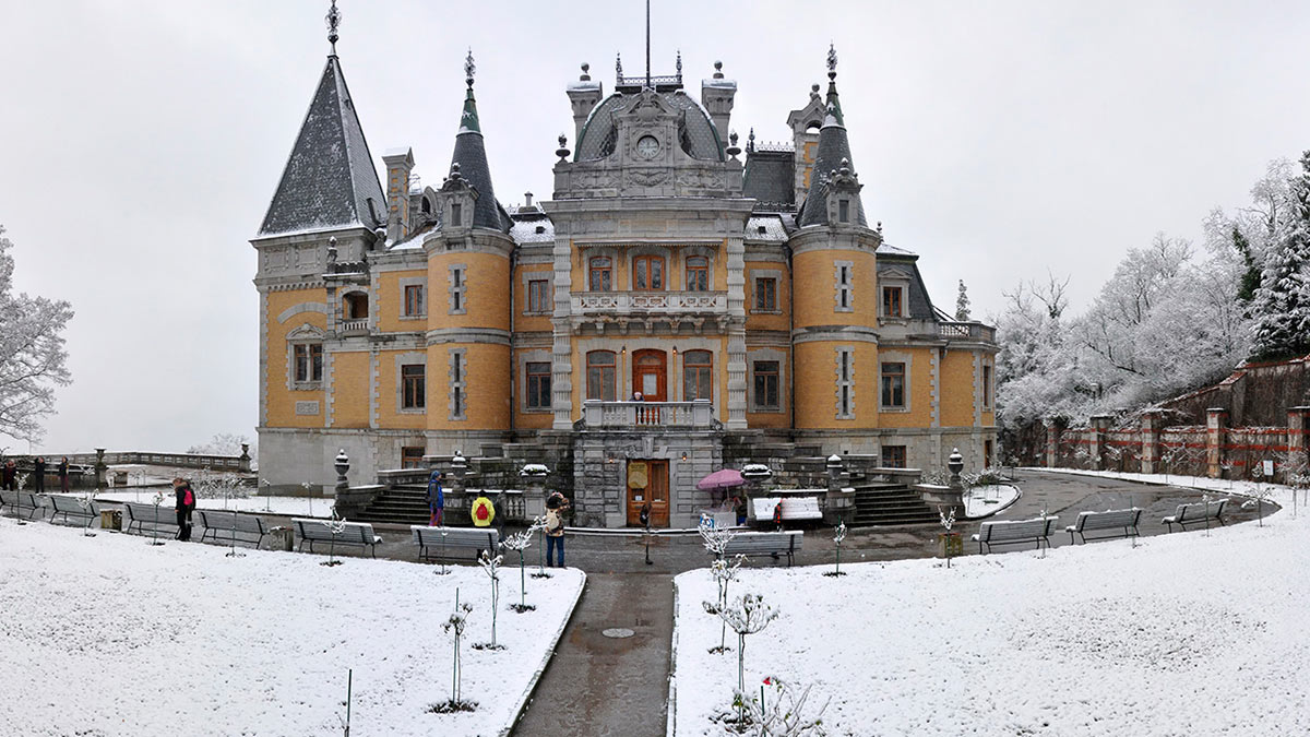 Массандровский дворец зима