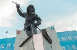 В Верхней Пышме открыт памятник металлургам "Наш хранитель"