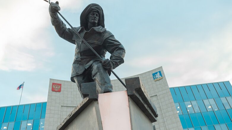 В Верхней Пышме открыт памятник металлургам "Наш хранитель"