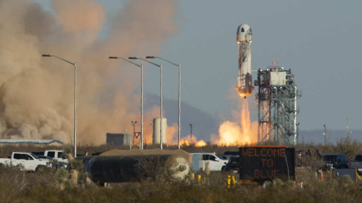 Корабль New Shepard c космическими туристами выполнил успешный суборбитальный полет