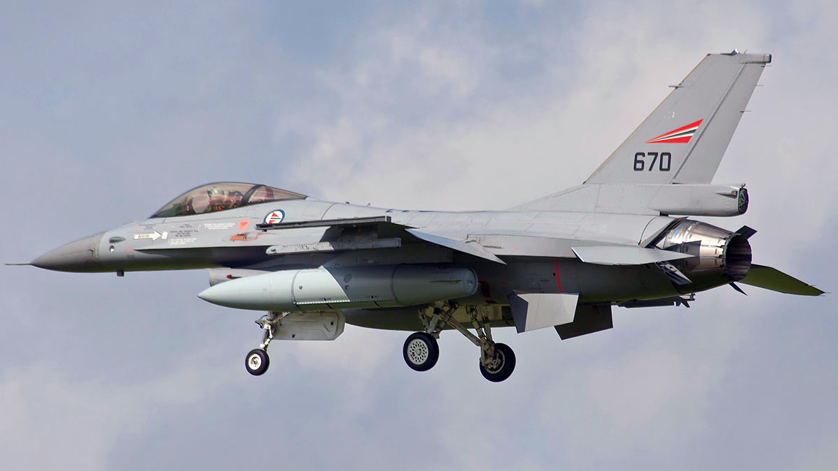 Румыния хочет купить у Норвегии списанные истребители F-16