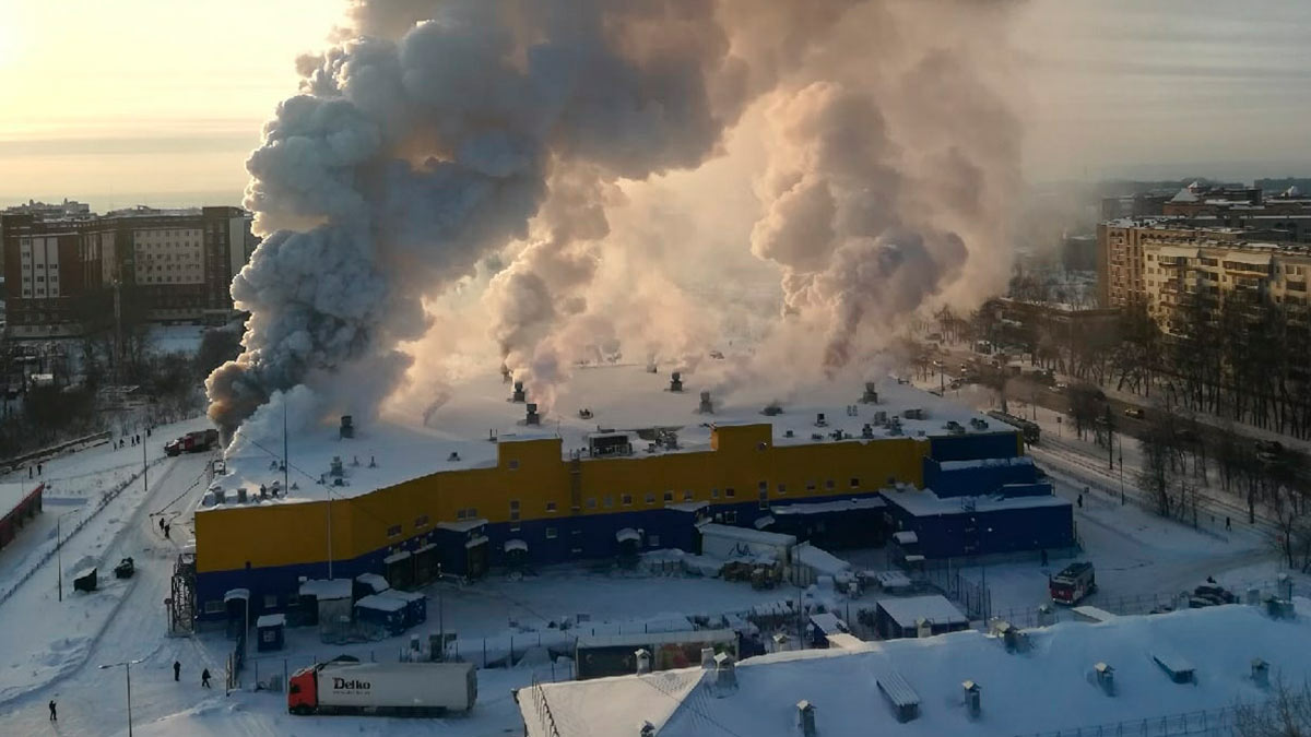 Пожар в ТЦ "Лента" в Томске