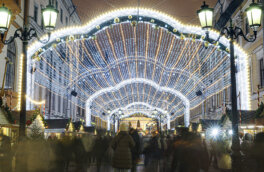 В Санкт-Петербурге открылась Рождественская ярмарка на Манежной площади