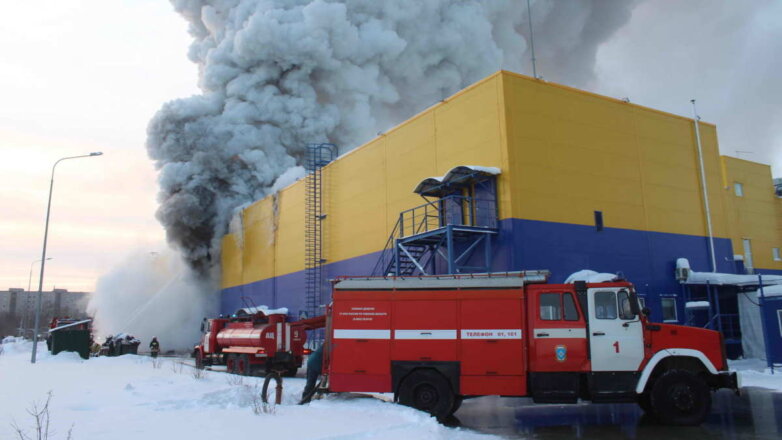 Названа причина второго за неделю пожара в гипермаркете "Лента" в Томске