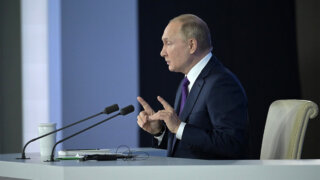 Путин назвал защиту традиционных ценностей важнейшим условием суверенитета
