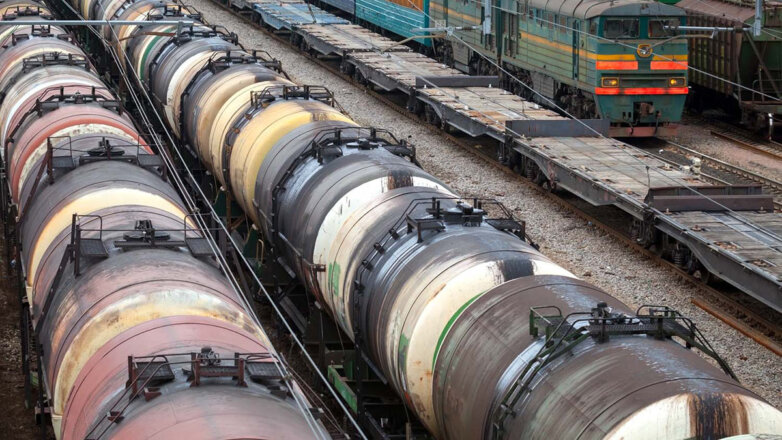 В России число брошенных вагонов с нефтепродуктами достигло рекорда за 5 лет