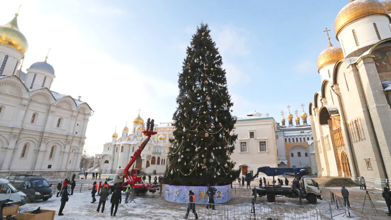 В Москве украсили главную елку страны