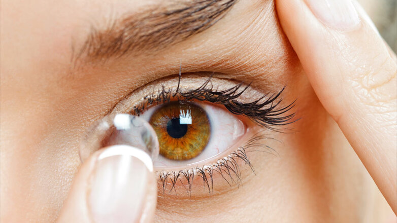 Качество зрения: чем опасно носить контактные линзы дольше рекомендованного срока