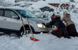 Особенности зимнего вождения: как быстро выехать из сугроба