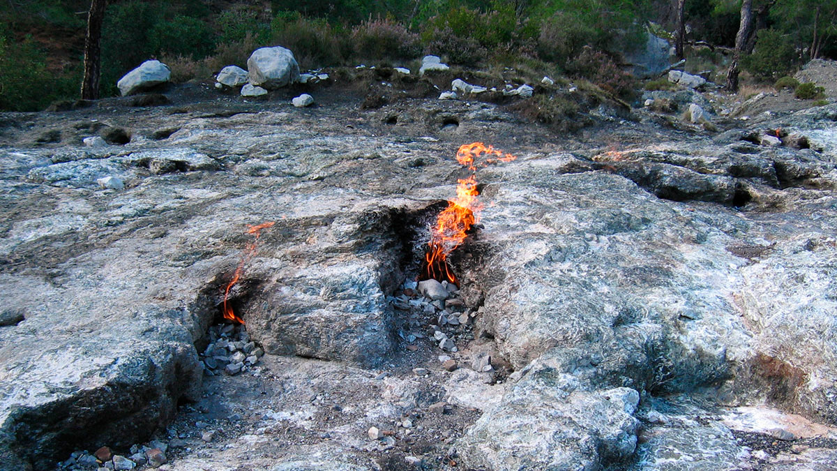 Огненная гора Янарташ