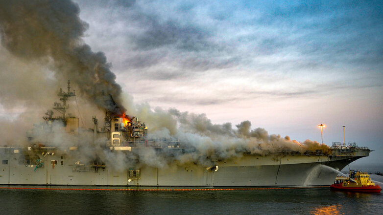 В США ищут доказательства поджога десантного корабля