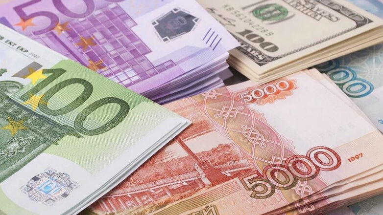 Курс евро превысил 99 рублей впервые с 29 марта 2022 года
