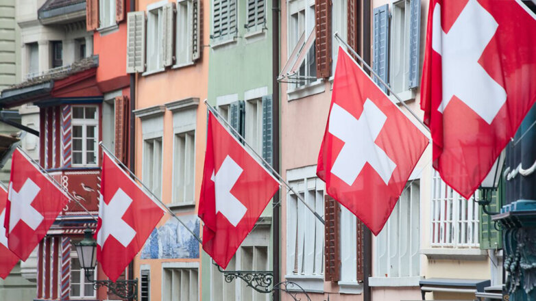 986679 швейцария улица флаги