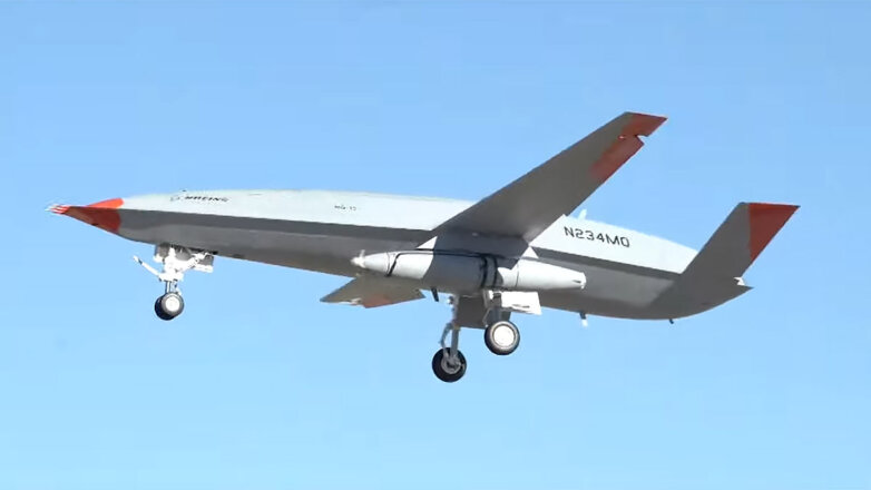 США начинают испытания летающего танкера-дрона на авианосце