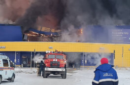 Площадь пожара в ТЦ "Лента" в Томске достигла 5000 квадратных метров