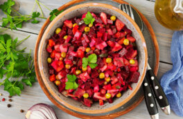 Съедят без остатка: 4 секрета вкусного винегрета