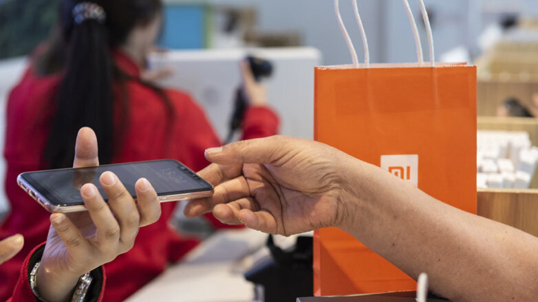 Гарнитуры, наушники, "умная" заглушка: полезные гаджеты и аксессуары для смартфонов