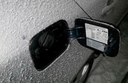 Как открыть замерзший лючок бензобака, рассказали водителям