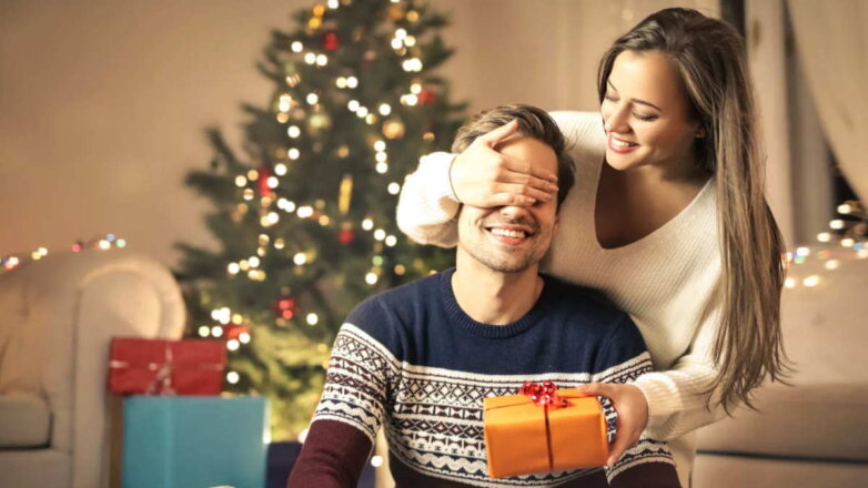Что подарить мужу на Новый год: советы и оригинальные идеи