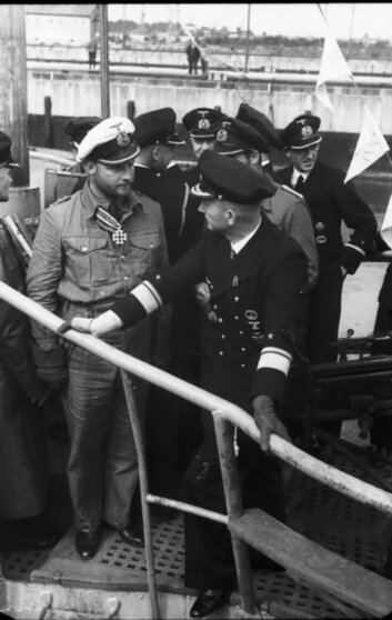 Командующий подводными силами кригсмарине Карл Дениц