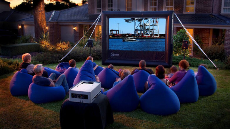 Летняя идея: как организовать "дачный кинотеатр" на открытом воздухе
